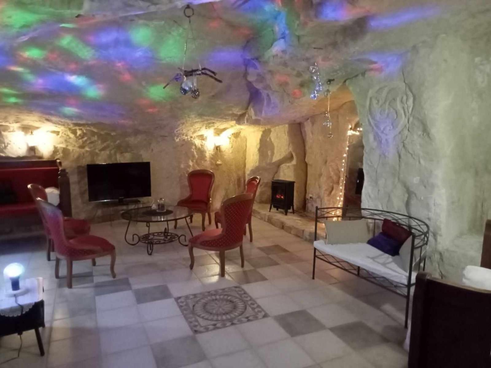 Vila Esprit Troglo Beaumont-en-Véron Exteriér fotografie