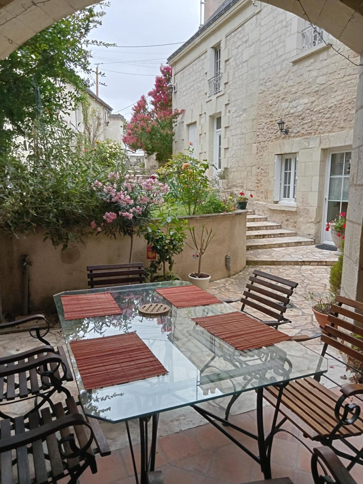 Vila Esprit Troglo Beaumont-en-Véron Exteriér fotografie